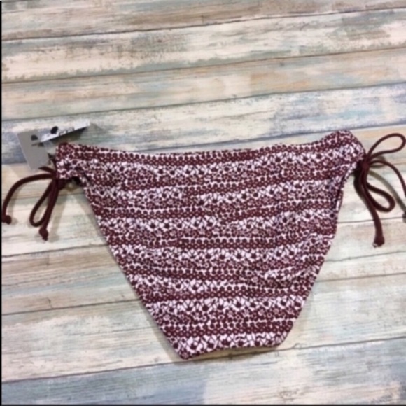 Mossimo Red Floral Hipster Cut Bikini Bottoms - Picture 5 of 5